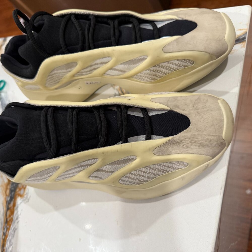 Adidas Yeezy 700 V3